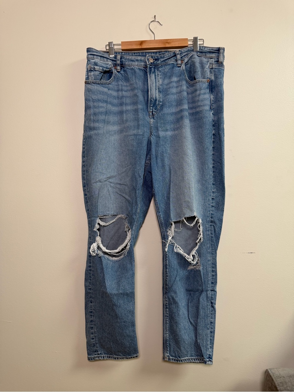 American Eagle Outfitters Light Blue Distressed Straight Leg Jeans